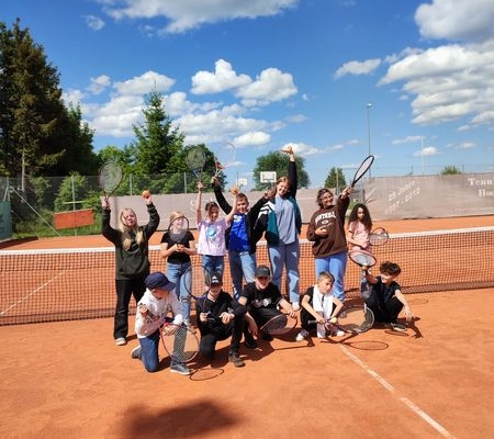 tennisbegeisterte Schüler