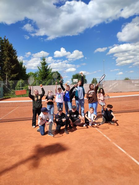 tennisbegeisterte Schüler